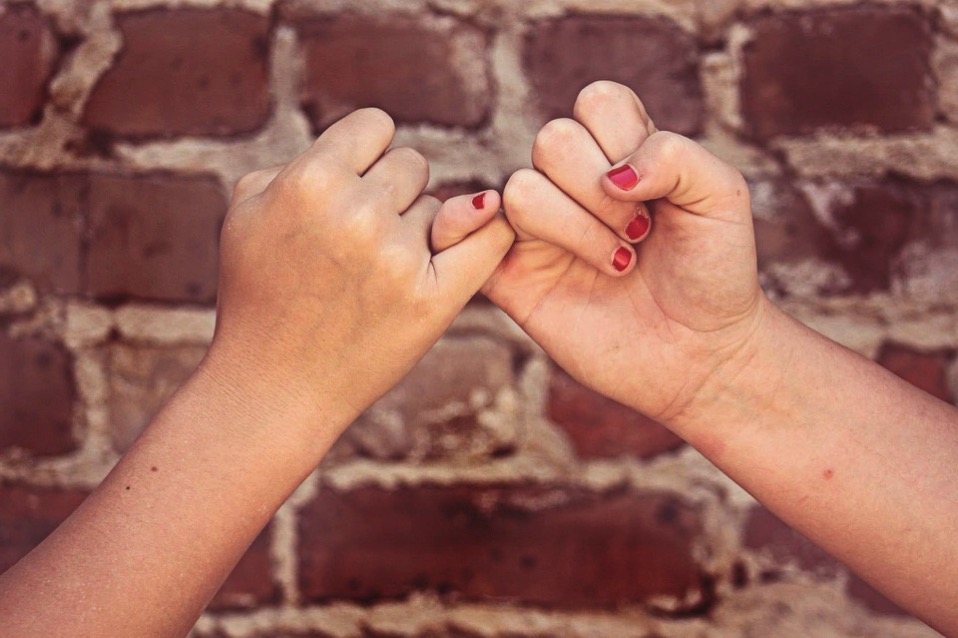 pinky-swear-329329_960_720.jpg Pinky swear 329329 960 720