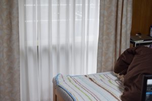 太陽光の届く場所にベッドを配置するのも有効です