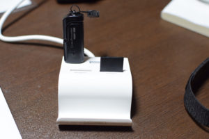 UGREEN カードリーダー USB3.0 ハブ 3ポート搭載 SDマルチカードリーダー 刺した様子